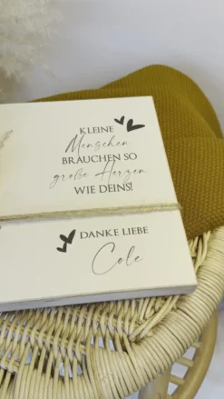 Abschiedsgeschenk für Erzieher/in | Holzbild mit Namen, Spruch & Blumen als Dankeschön Geschenk | Kindergarten Geschenkidee zum Abschied | Danke | Manufaktur Liebevoll