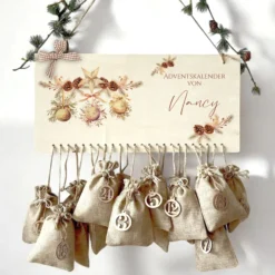 Adventskalender Boho Personalisiert aus Holz für Frauen Floral mit Namen
