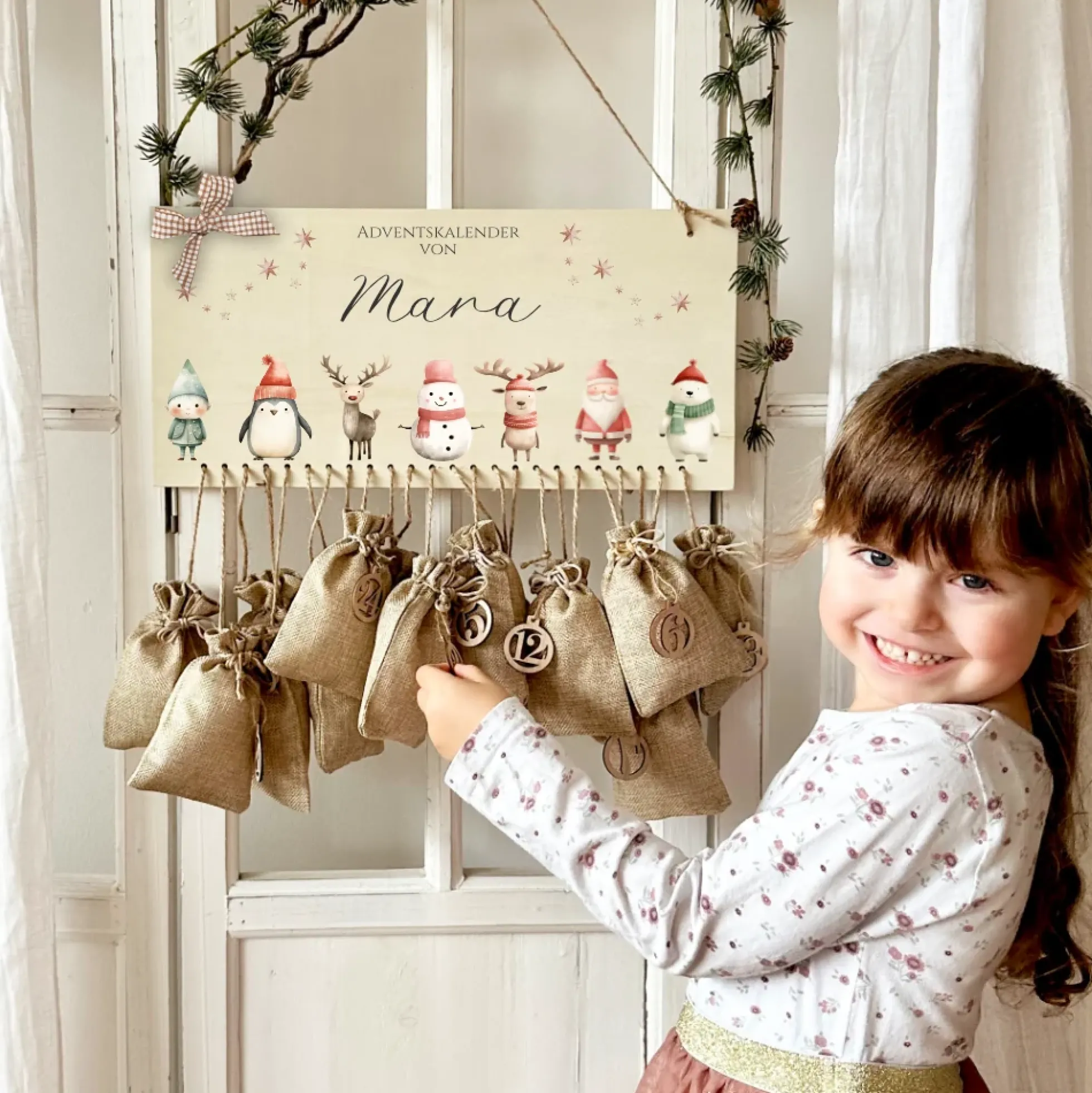 Adventskalender für Kinder Personalisiert mit Namen zum Befüllen mit Weihnachsfiguren aus Holz