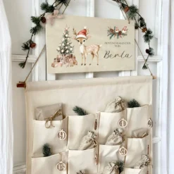 Adventskalender mit Namen aus Stoff mit Reh Motiv Holzschild Zahlen & Jutesäckchen personalisierter Kinder Adventskalender Mädchen Jungen