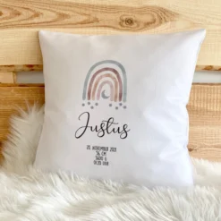 Besondere Geschenkidee für Kinder | Kinderkissen "Regenbogen“ personalisiert mit dem Namen des Kindes | Handgefertigtes Geschenk für Mädchen und Jungen | 5 Motivvarianten zur Auswahl