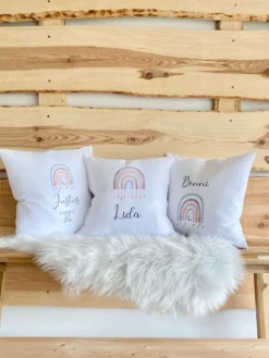 Besondere Geschenkidee für Kinder | Kinderkissen "Regenbogen“ personalisiert mit dem Namen des Kindes | Handgefertigtes Geschenk für Mädchen und Jungen | 5 Motivvarianten zur Auswahl