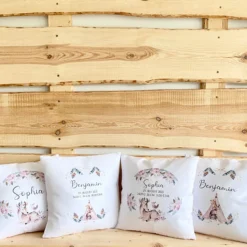 Boho Kissengeschenk für Kinder | Personalisiertes Kissen mit Motiv Reh | Besondere Geschenkidee für Babys u. Kinder zur Geburt u. Taufe | Perfekte Deko für das Kinderzimmer | 4 Motivvarianten zur Auswahl