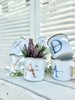 Buchstabentasse, personalisiert mit dem Namen für Ihn und Sie in Blau und Rosa | 2 Motivvarianten zur Auswahl