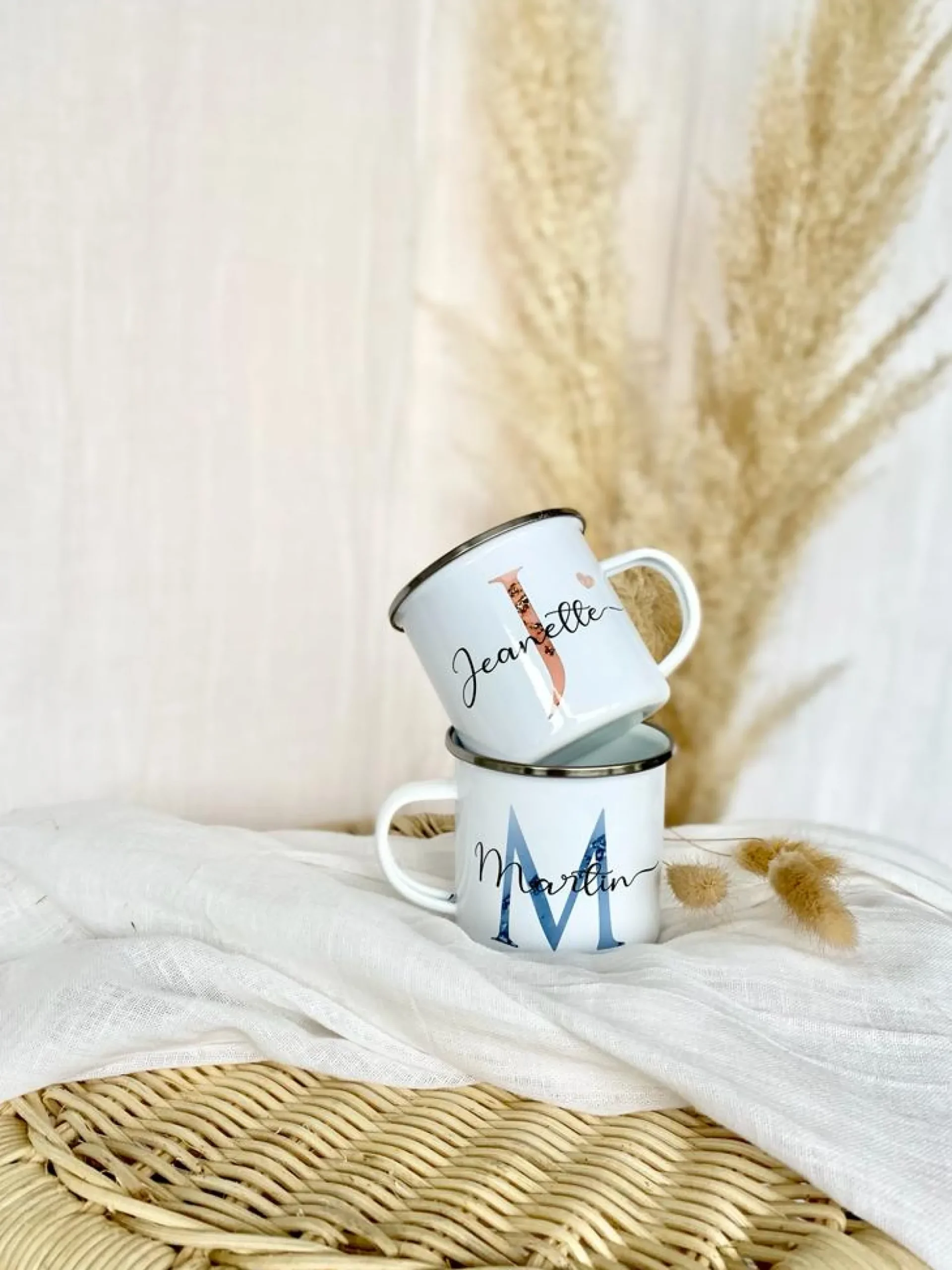 Buchstabentasse, personalisiert mit dem Namen für Ihn und Sie in Blau und Rosa | 2 Motivvarianten zur Auswahl