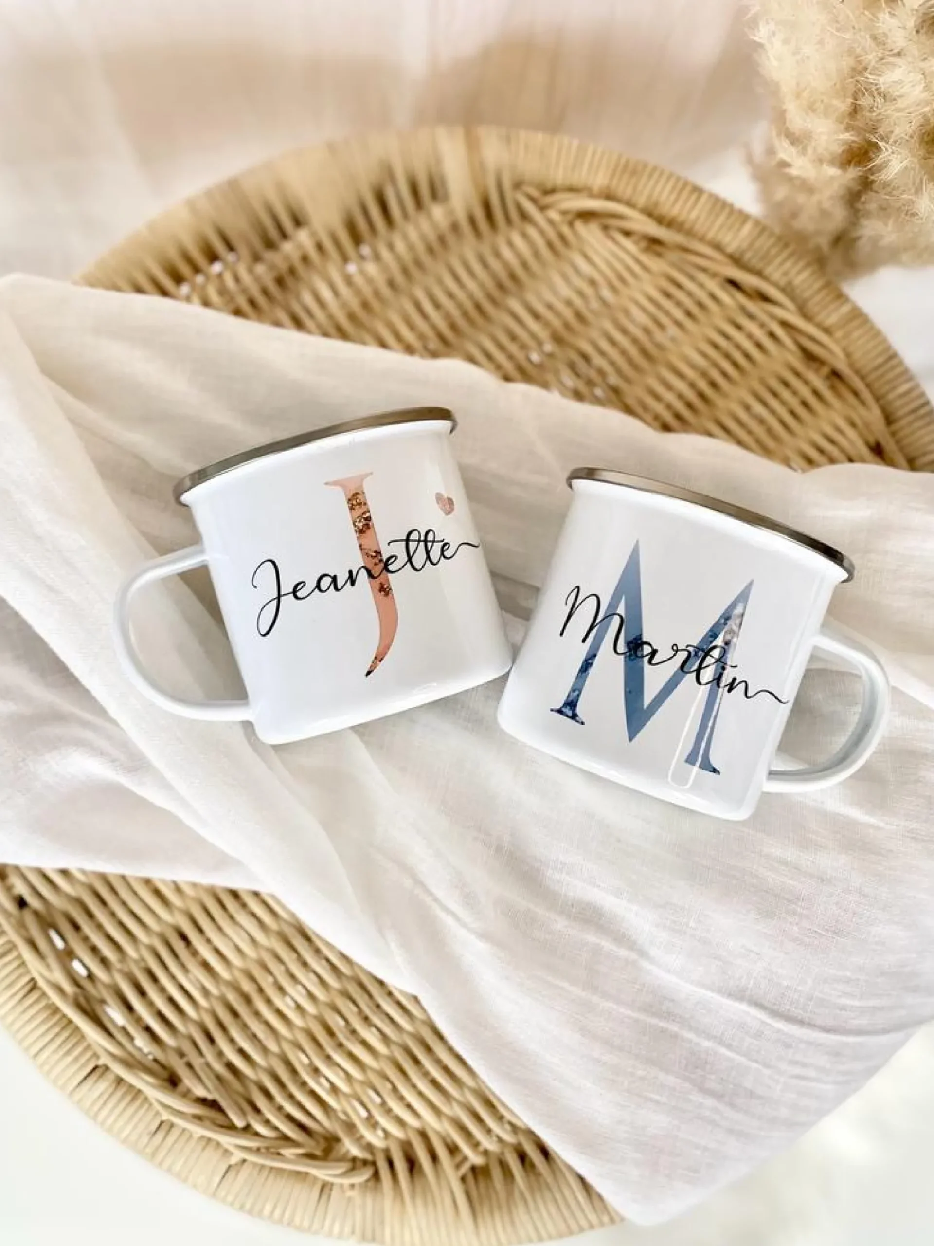 Buchstabentasse, personalisiert mit dem Namen für Ihn und Sie in Blau und Rosa | 2 Motivvarianten zur Auswahl