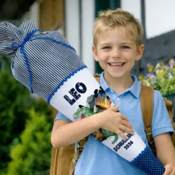 Dinosaurier Stoff Schultüte T Rex | Personalisiert mit dem Namen für Jungen | Optional mit Füllkissen und Spitzenschutz