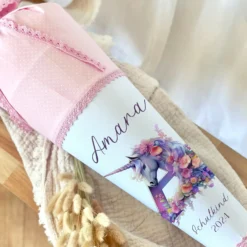 Einhorn Stoff Schultüte für Mädchen I Pferd Pony Zuckertüte Monogramm Namen Einschulungstüte Datum Blumen Füllkissen 70 cm I Optional mit Füllkissen und Spitzenschutz