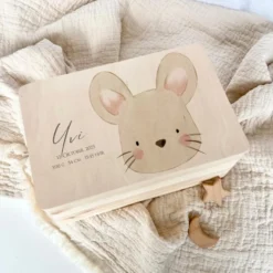 Erinnerungskiste aus Holz für Babys zur Geburt, Taufe, zum ersten Geburtstag | Personalisierte Holzkiste mit Motiv Maus