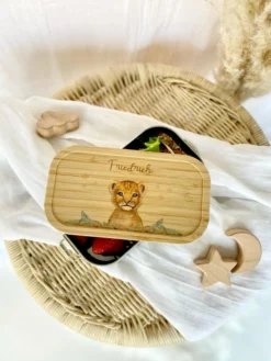 Frühstücksbox Löwe mit Namen für Mädchen und Jungen | Kinder Lunchbox mit Tiermotiv | Brotdose für Kindergarten und Schule | Personalisiertes Kindergeschenk