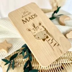Frühstücksbrett aus Holz "Giraffe" mit Wunschnamen personalisiert