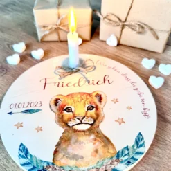 Geburtstagsteller "Löwe" für Kinder | Personalisierter Kerzenteller aus Holz für Mädchen und Jungen + Kerze | Geschenkidee zur Geburt, Taufe, Kindergeburtstag | weitere Motive zur Auswahl