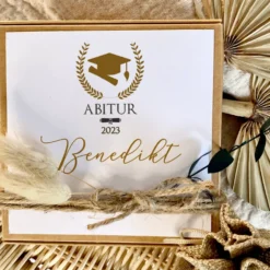 Geldgeschenk zum Abitur, personalisiertes Abi Geschenk mit Karte, Glückwunsch Spruch und Jutebeutel in Geschenkbox als Geschenkidee für Abiturienten