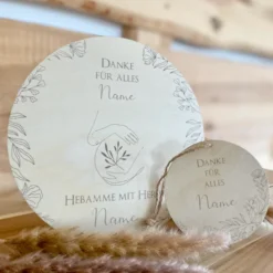 Geschenk für die Hebamme | Personalisiertes Dankeschön nach der Geburt | Dankeschön aus Holz mit Namen
