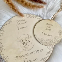 Geschenk für die Hebamme | Personalisiertes Dankeschön nach der Geburt | Dankeschön aus Holz mit Namen