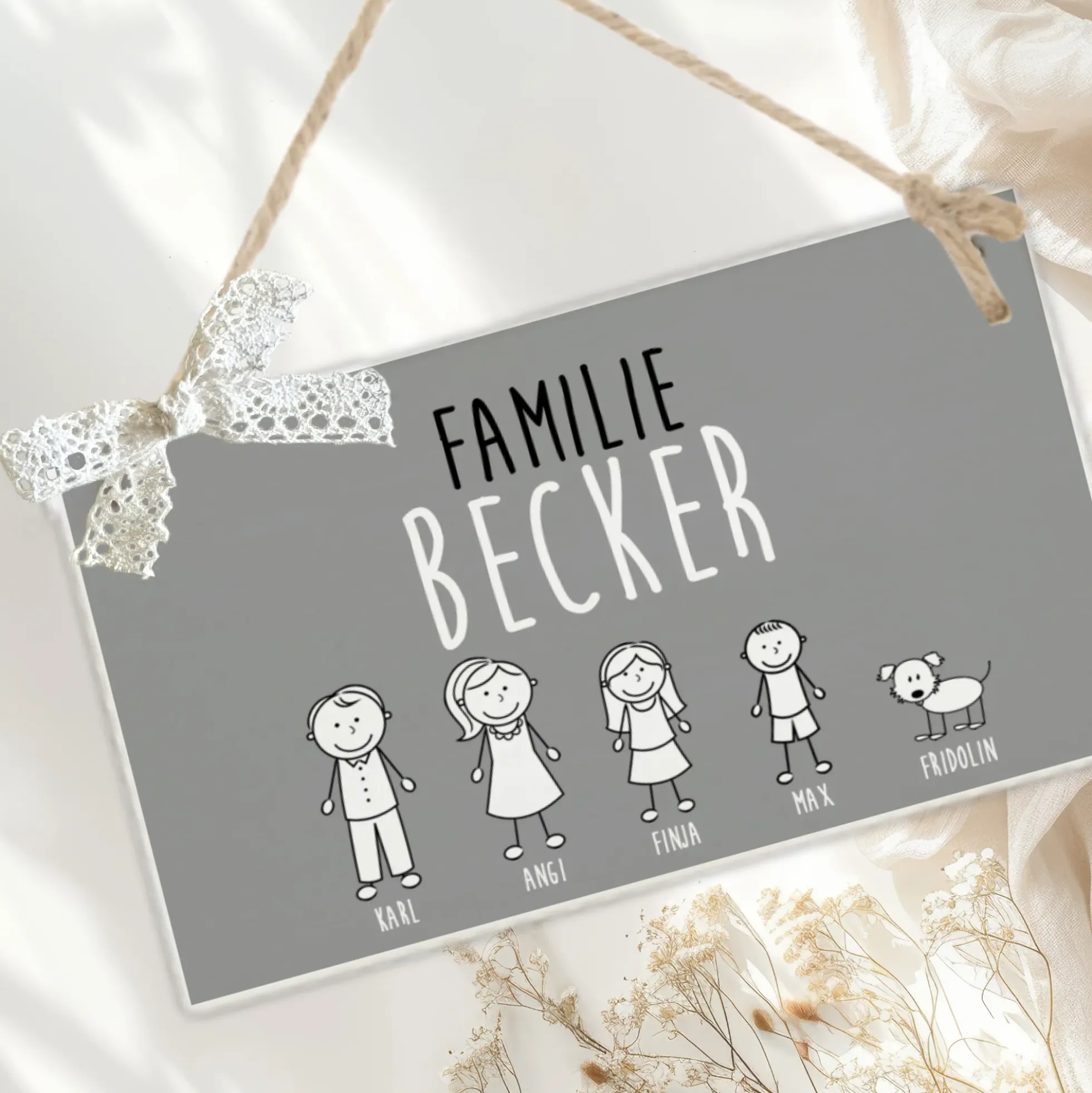 Handgefertigtes u. originelles Türschild aus Holz mit Figuren, Vornamen und dem Familiennamen | Kreative Geschenkidee u. schöne Dekoration für die Haustür | 2 Größen zur Auswahl