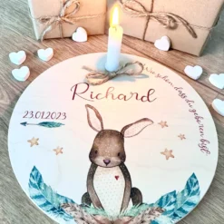 Hase mit Herz Geburtstagsteller für Kinder | Personalisierter Kerzenteller aus Holz für Mädchen und Jungen + Kerze | Geschenkidee zur Geburt, Taufe, Kindergeburtstag | weitere Motive zur Auswahl