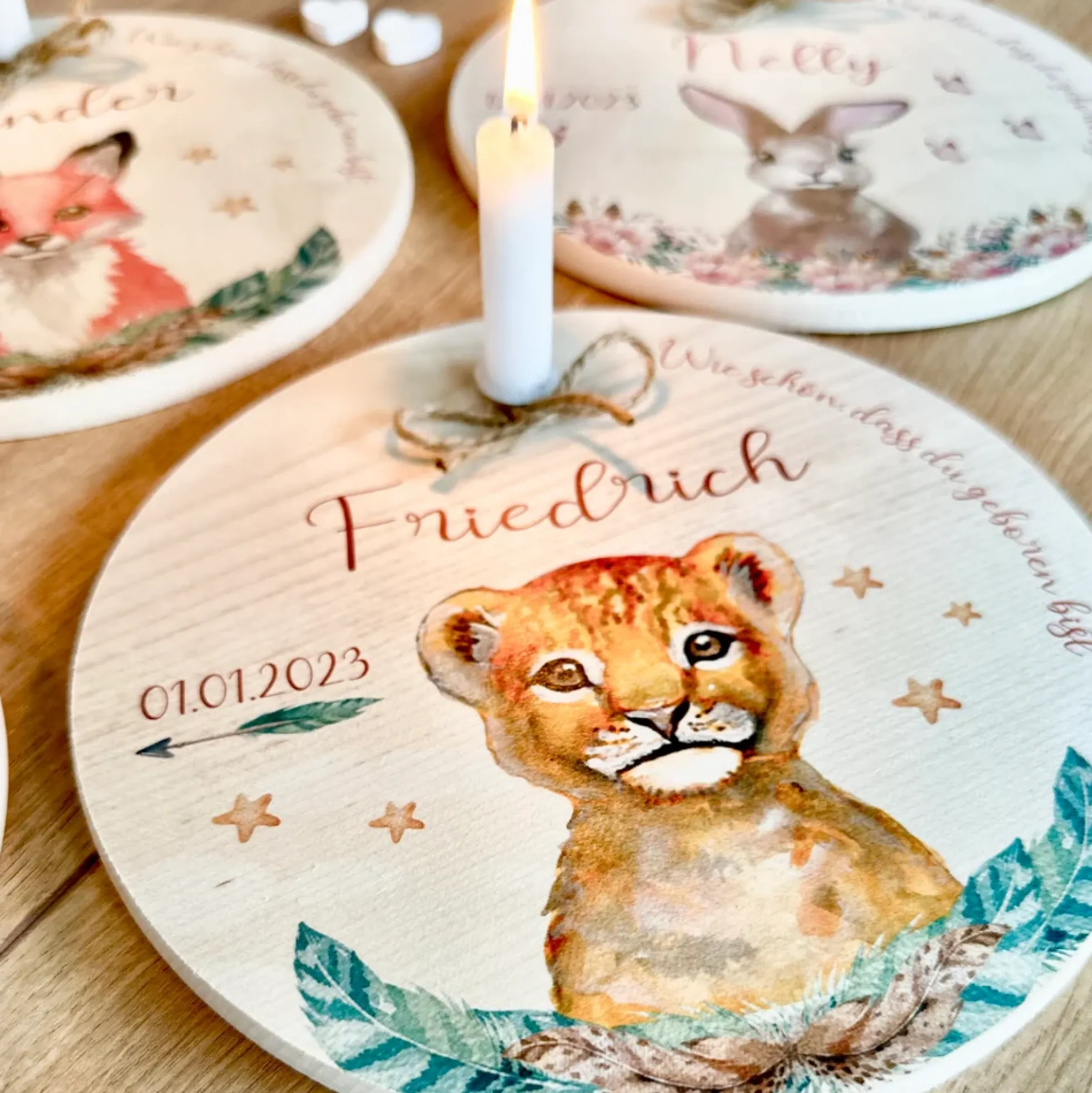 Hase mit Herz Geburtstagsteller für Kinder | Personalisierter Kerzenteller aus Holz für Mädchen und Jungen + Kerze | Geschenkidee zur Geburt, Taufe, Kindergeburtstag | weitere Motive zur Auswahl