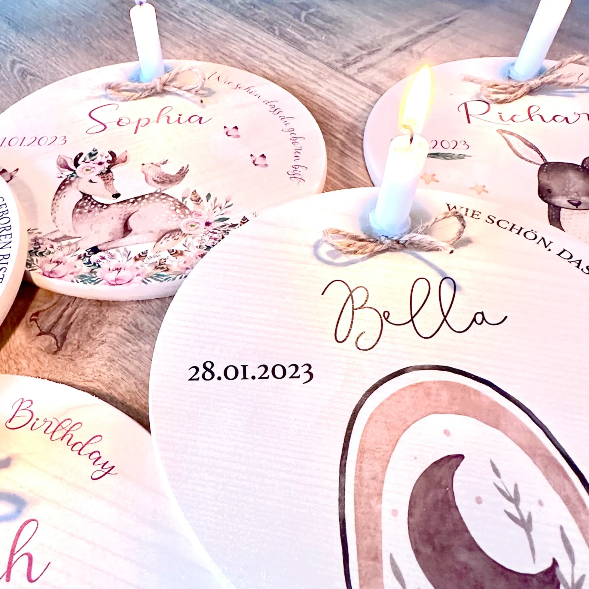 Hase mit Herz Geburtstagsteller für Kinder | Personalisierter Kerzenteller aus Holz für Mädchen und Jungen + Kerze | Geschenkidee zur Geburt, Taufe, Kindergeburtstag | weitere Motive zur Auswahl