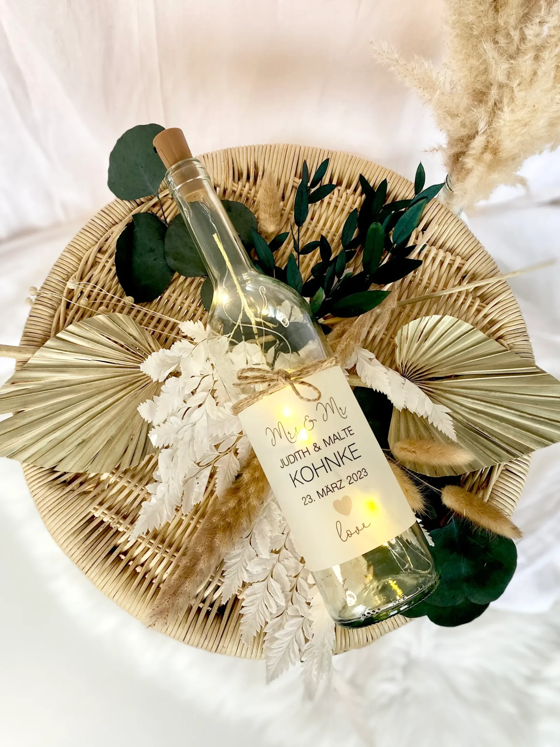 Hochzeitsgeschenk "Mr. & Mrs." mit Namen und Datum | Personalisiertes Flaschenlicht zur Hochzeit | Besondere Geschenkidee u. schöne Hochzeitsdeko