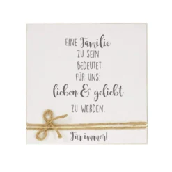 Holzbild mit Spruch "Eine Familie zu sein bedeutet für uns: lieben & geliebt zu werden. Für immer!" | Schöne Wanddekoration für das Zuhause u. besondere Geschenkidee für Familien