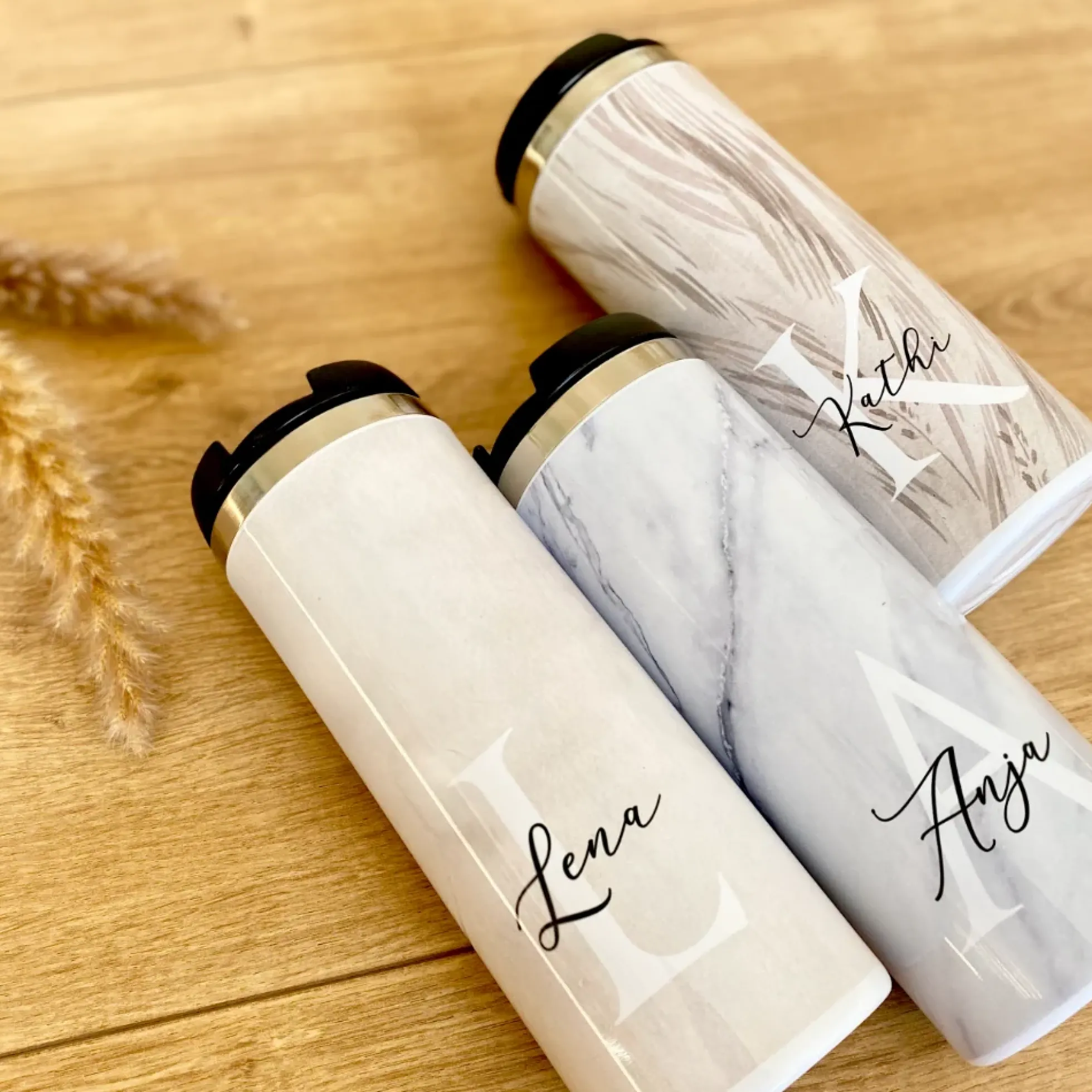Isolierbecher "Natural" für warme u. kalte Getränke unterwegs | stilvoller Thermobecher personalisiert mit dem Namen und Buchstaben | 5 Farbvarianten zur Auswahl