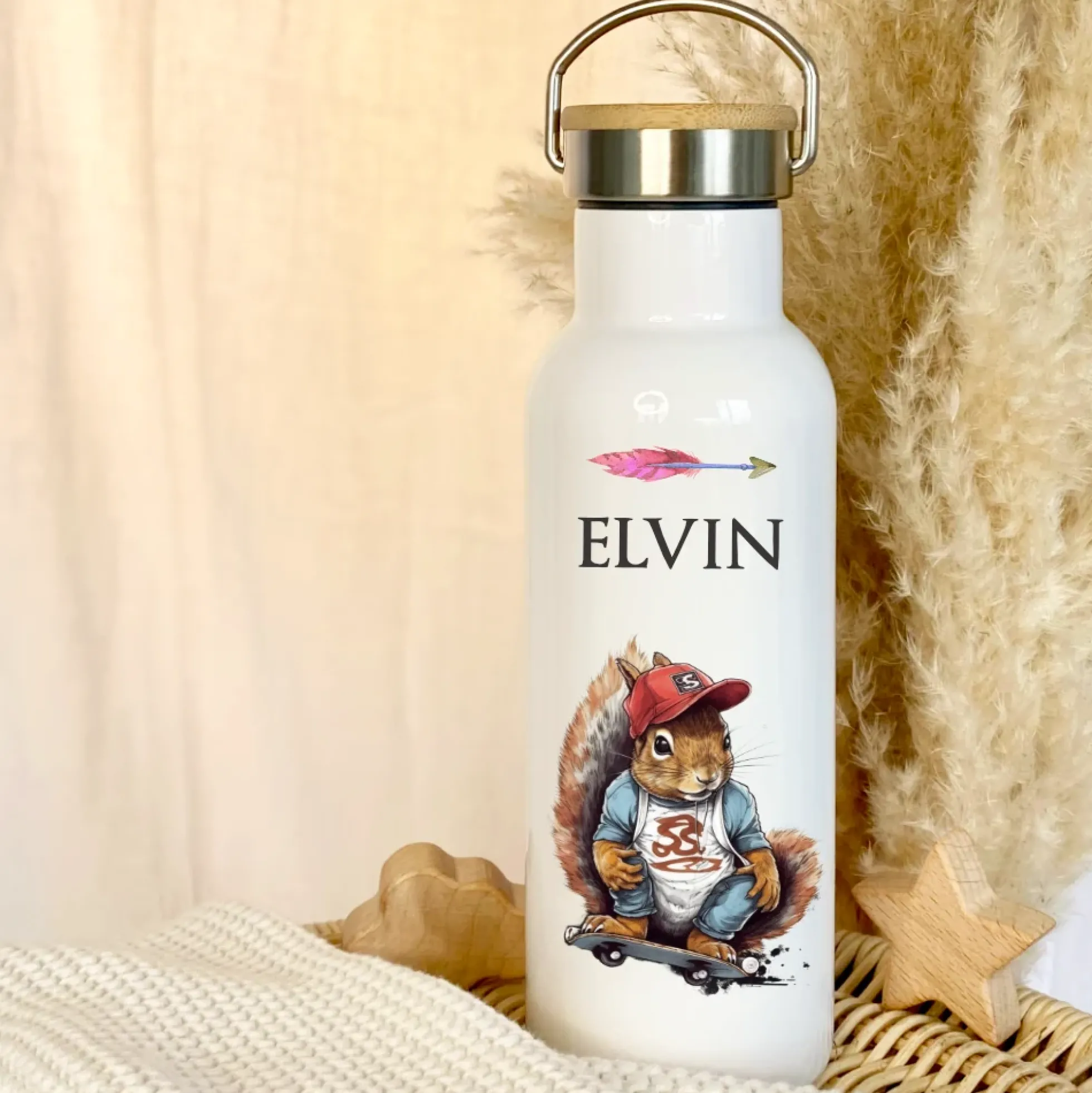 Kinder Trinkflasche "Eichhörnchen Skater" personalisiert für Jungen / Teenager mit Namen | Edelstahl Thermosflasche Tiermotiv mit Bambusdeckel | Kita Schule 500ml