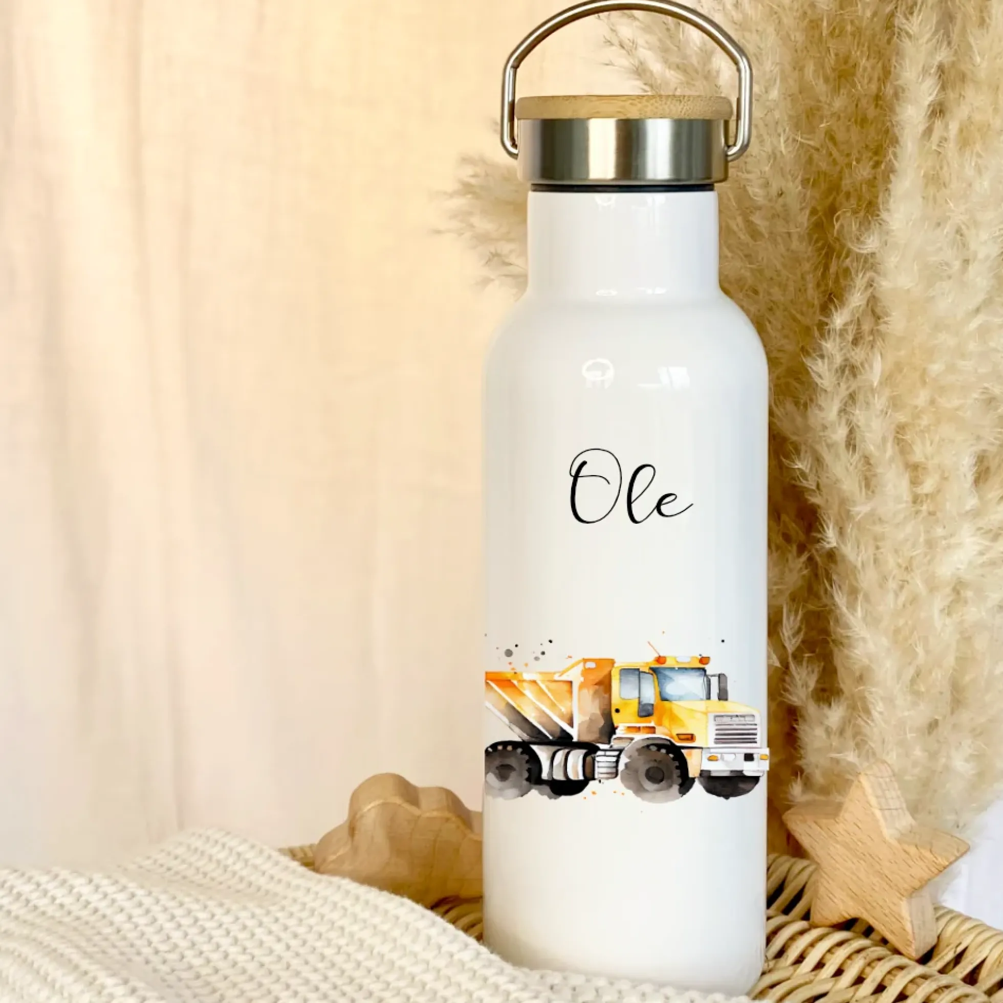 Kinder Trinkflasche "LKW Baustelle" für Jungen mit Namen personalisiert | Thermosflasche aus Edelstahl mit Bambusdeckel für Kita Schule| 500ml