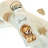 Kinder Trinkflasche "Löwe" personalisiert für Jungen / Mädchen mit Namen | Edelstahl Thermosflasche Tiermotiv mit Bambusdeckel | Kita Schule 500ml