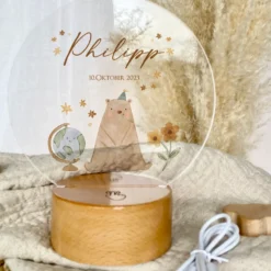 LED Lampe mit Namen des Kindes | Personalisierte Baby Nachttischlampe in Rund aus Holz und Acryl I Geschenk zur Geburt & Taufe Mädchen & Jungen