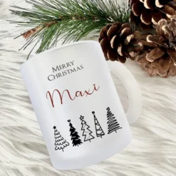 Merry Christmas Glasasse mit dem Namen personalisiert und Tannen gestaltet