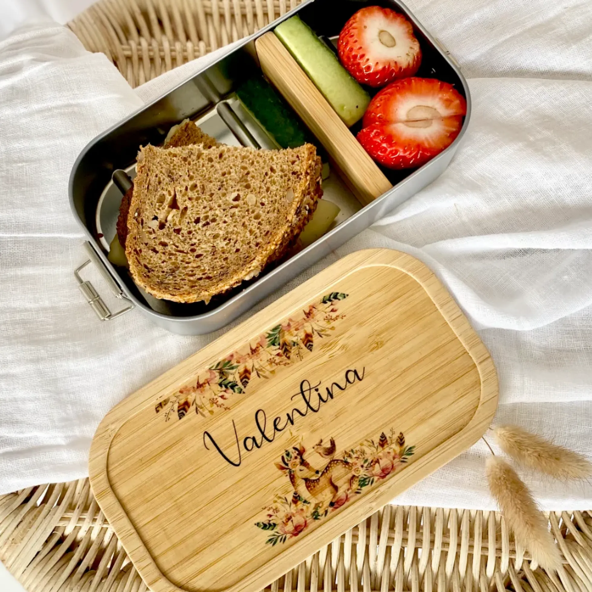 Nachhaltige Brotdose mit Bambus und Namen - Rehkitz | Wählbar in Edelstahl | Personalisiertes Geschenk für Mädchen