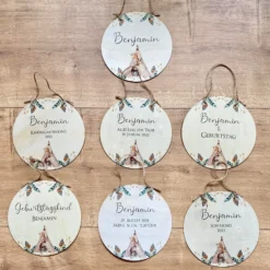Namensschild für das Baby- und Kinderzimmer | Niedliche Dekoration für die Tür zum Babyzimmer | Personalisiertes Holzschild mit dem Namen des Mädchens | 4 Varianten zur Auswahl