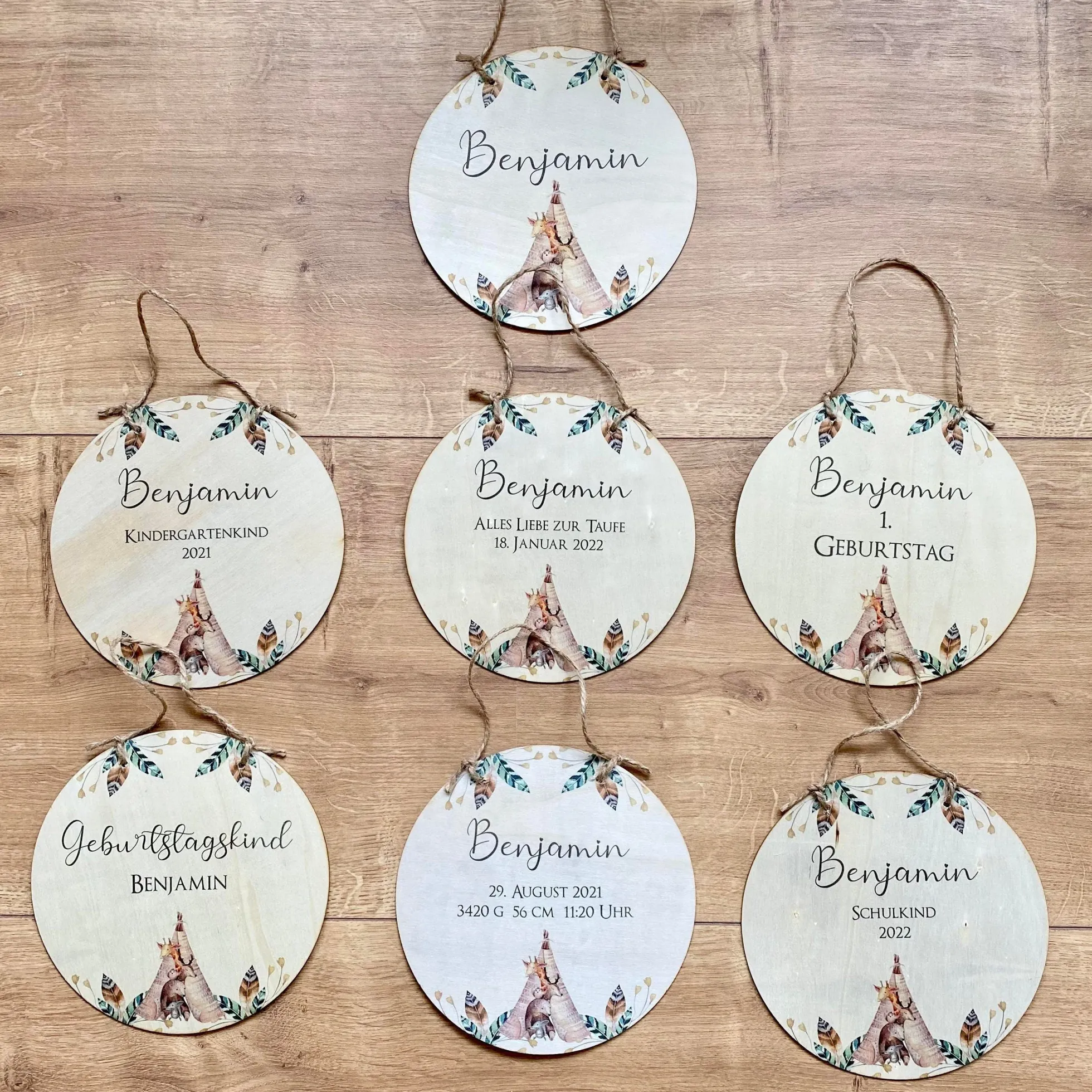 Namensschild mit Tippi und Tiermotiven für Jungen | Schöne Dekoidee für die Tür zum Babyzimmer | Persönliches Holzschild mit dem Namen des Jungen personalisiert | 4 Varianten zur Auswahl