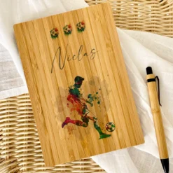 Notizbuch Fußballspieler mit Namen des Kindes | personalisiertes Tagebuch Schreibheft für Jungen als besonderes Geschenk Geburtstag | 7 Motivvarianten zur Auswahl