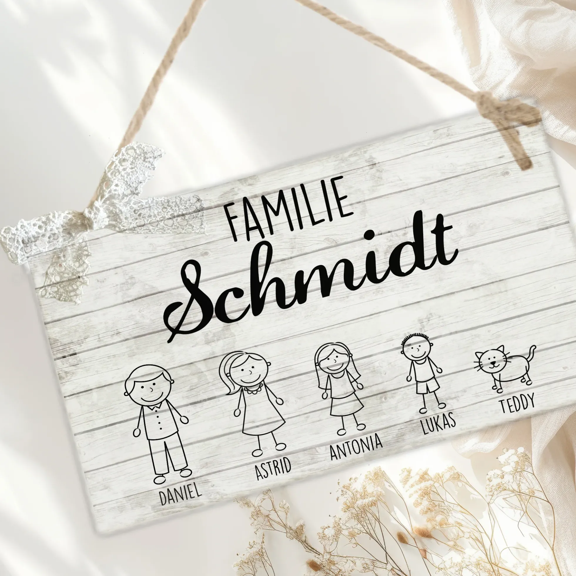 Originelles Türschild für die Familie | Haustürschild mit Figuren u. Vornamen | Handgefertigtes Familienschild in weiß grauer Shabby Chic Holzoptik | 2 Größen zur Auswahl