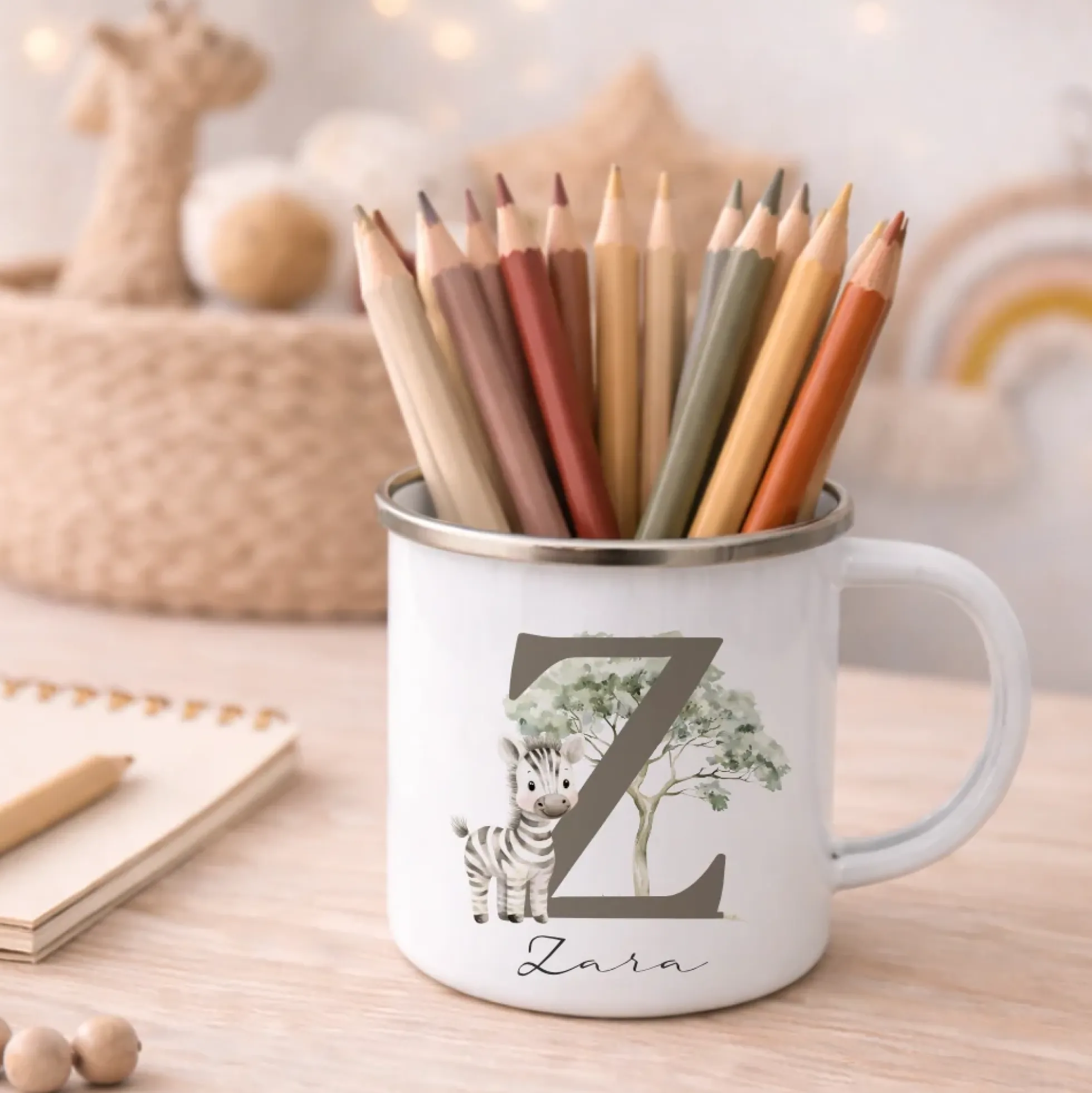 Personalisierte Emaille Tasse mit Namen & Buchstabe – Süße Safari Motive im Boho-Stil – Bruchsicherer Kinderbecher 300ml