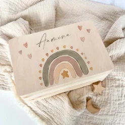 Personalisierte Erinnerungsbox aus Holz, Regenbogen Holzkiste mit Namen
