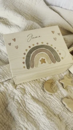 Personalisierte Erinnerungsbox aus Holz, Regenbogen Holzkiste mit Namen