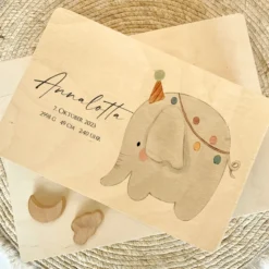 Personalisierte Erinnerungsbox für Babys, Holzkiste mit Deckel, Namen u. Geburtsdaten | Motiv: Elefant