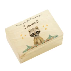 Personalisierte Erinnerungskiste "Waschbär" als Motiv für Babys zur Geburt und Taufe, Babygeschenk mit dem Namen, Holzkiste