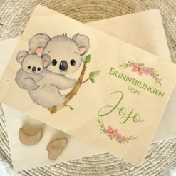 Personalisierte Erinnerungskiste mit Koala Motiv für Babys zur Geburt und Taufe, Babygeschenk mit dem Namen, Holzkiste