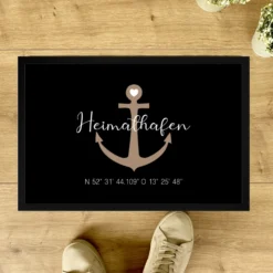 Personalisierte Fußmatte Heimathafen mit Koordinaten u. Anker | Optional als Set mit Türschild erhältlich