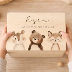 Personalisierte Holzkiste mit Name – Erinnerungskiste für Baby & Kind – Geschenk zur Geburt oder Taufe – 2 Motive & 2 Größen