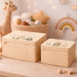 Personalisierte Holzkiste mit Name – Erinnerungskiste für Jungen mit Auto Motiv – Geschenk zur Geburt oder Taufe – 2 Größen