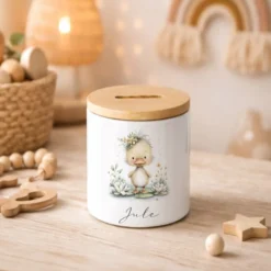 Personalisierte Keramik-Spardose mit Bambusdeckel für Kinder & Babys | Individuelles Geldgeschenk mit Namen | Motive: Igel, Faultier, Otter, Ente, Küken