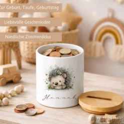 Personalisierte Keramik-Spardose mit Bambusdeckel für Kinder & Babys | Individuelles Geldgeschenk mit Namen | Motive: Igel, Faultier, Otter, Ente, Küken