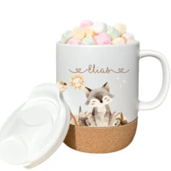 Personalisierte Kindertasse mit Namen – Keramiktasse mit Korkboden & Deckel | 14 Motive zur Auswahl