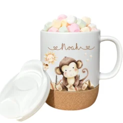 Personalisierte Kindertasse mit Namen – Keramiktasse mit Korkboden & Deckel | 14 Motive zur Auswahl