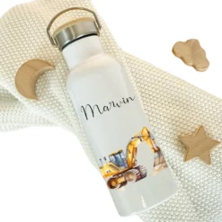 Personalisierte Kinder Trinkflasche "Bagger" für Jungen mit Namen | Thermosflasche Baufahrzeug aus Edelstahl mit Bambusdeckel für Kita | 500ml